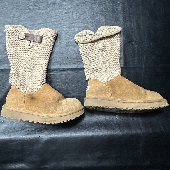 Women's UGG Boots - Picture 1 of 5